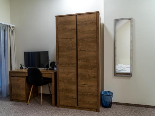 Rózsa Étterem & Panzió : photo 3 de la chambre chambre triple avec terrasse