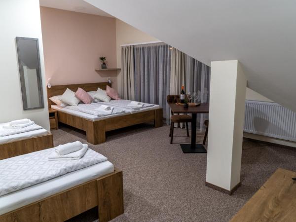 Rózsa Étterem & Panzió : photo 3 de la chambre chambre familiale