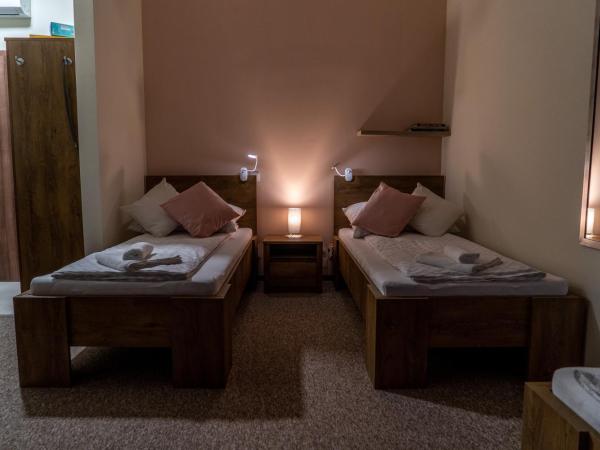 Rózsa Étterem & Panzió : photo 6 de la chambre chambre familiale