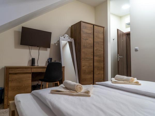 Rózsa Étterem & Panzió : photo 5 de la chambre chambre standard lit queen-size