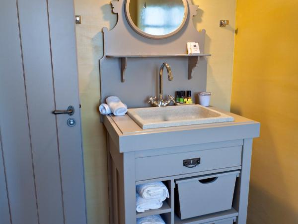 Haones Suites : photo 6 de la chambre suite junior avec bain à remous