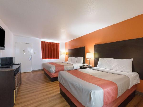 Motel 6 San Antonio TX I10 West : photo 3 de la chambre chambre 2 lits queen-size - non-fumeurs