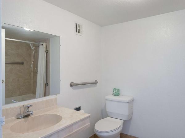 Motel 6 San Antonio TX I10 West : photo 4 de la chambre chambre lit king-size - fumeurs