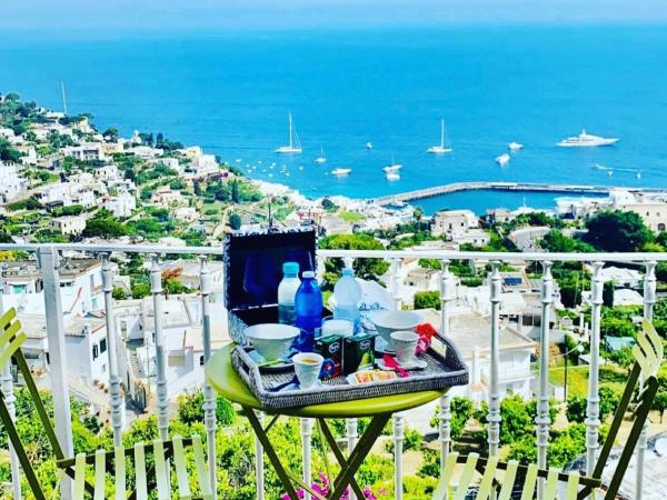 Casa Marta Capri : photo 1 de la chambre chambre double avec balcon - vue sur mer