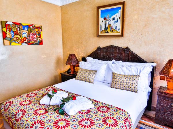 Riad Mimouna : photo 4 de la chambre chambre supérieure - vue sur mer