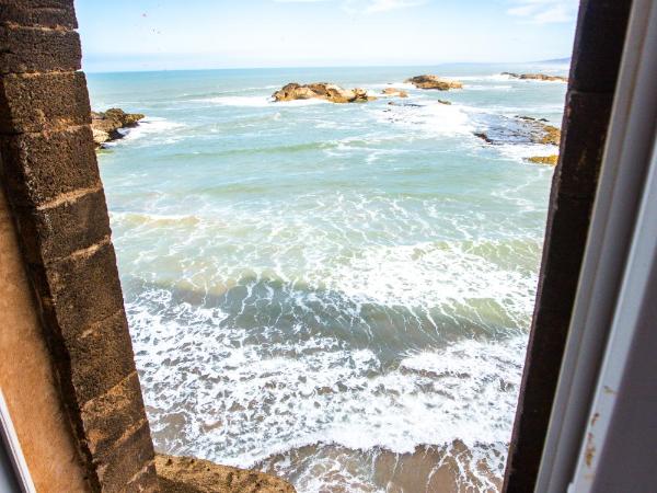 Riad Mimouna : photo 5 de la chambre chambre supérieure - vue sur mer
