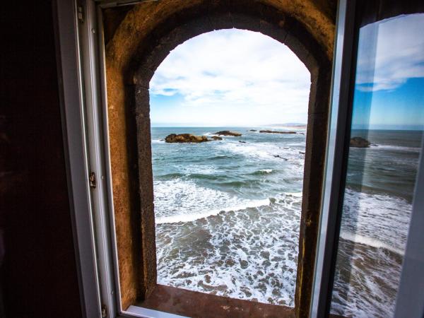Riad Mimouna : photo 6 de la chambre chambre supérieure - vue sur mer