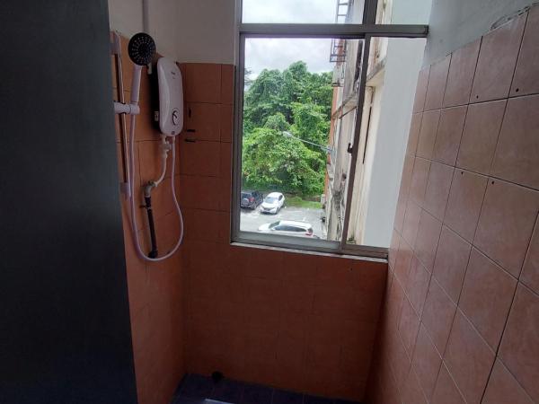 Swanling Kuching : photo 3 de la chambre chambre lits jumeaux avec salle de bains commune