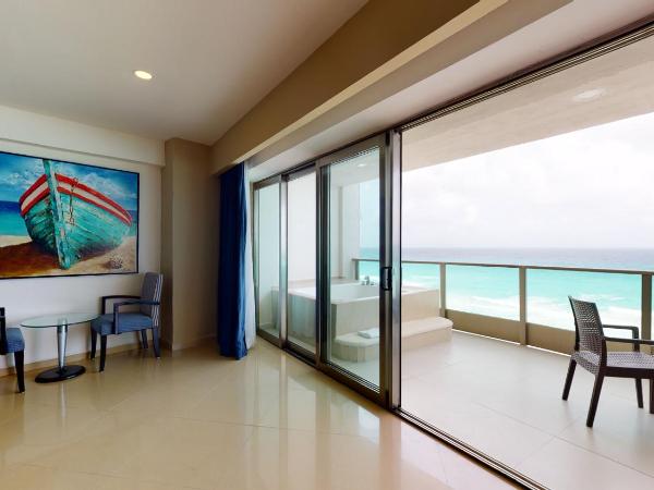 Seadust Cancun Family Resort - All Inclusive : photo 1 de la chambre suite 2 lits doubles côté océan - réservée aux adultes