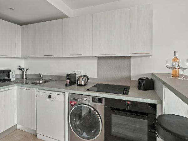 Cannes Marina Appart Hotel Mandelieu : photo 5 de la chambre appartement 2 chambres - vue sur mer