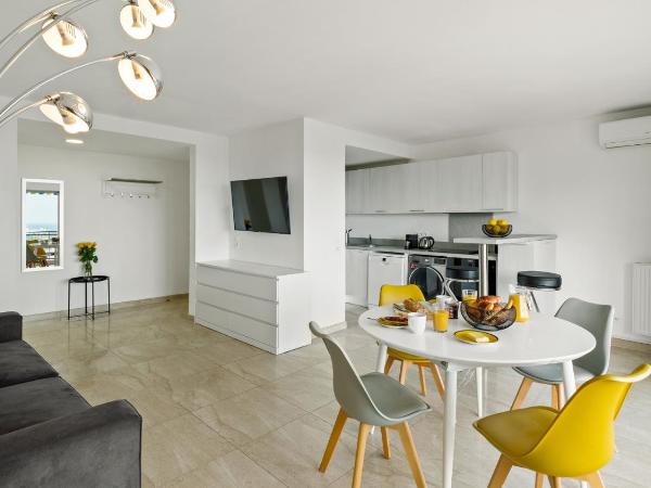 Cannes Marina Appart Hotel Mandelieu : photo 1 de la chambre appartement 2 chambres - vue sur mer