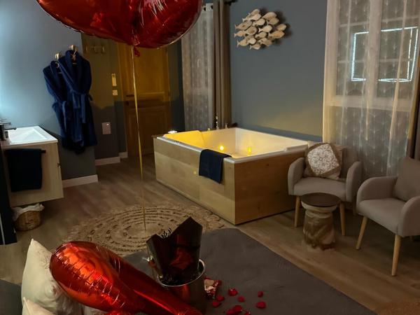 Mas Hinaiti - Suite romantique avec Spa et écran géant de cinéma : photo 1 de la chambre chambre double - vue sur jardin