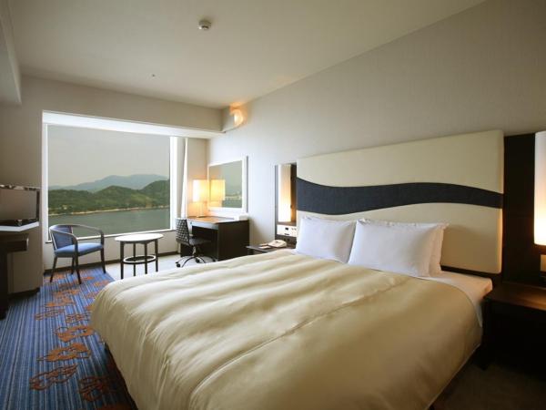 Grand Prince Hotel Hiroshima : photo 1 de la chambre chambre lit king-size - Étage premium - non-fumeurs