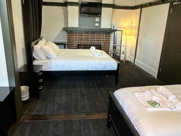 Royal Hotel Ryde : photo 10 de la chambre chambre quadruple avec salle de bains commune