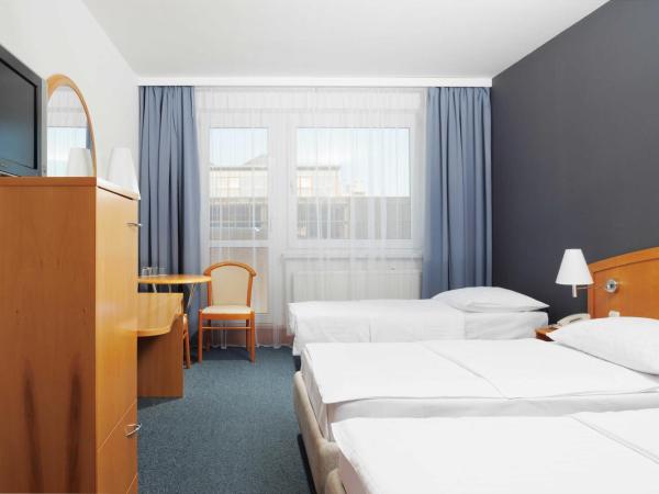 OREA Hotel Voro Brno : photo 1 de la chambre chambre double avec lit d'appoint
