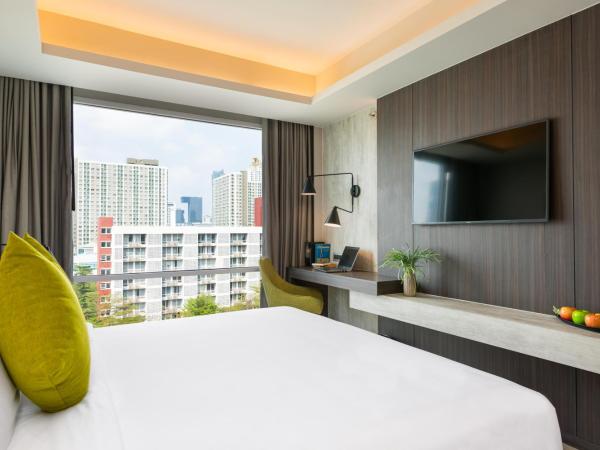Maitria Hotel Rama 9 Bangkok - A Chatrium Collection : photo 6 de la chambre hébergement triple deluxe - vue sur ville