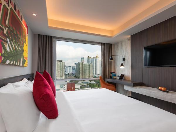 Maitria Hotel Rama 9 Bangkok - A Chatrium Collection : photo 5 de la chambre chambre lit king-size premier - vue sur ville
