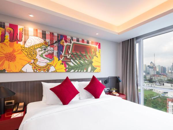 Maitria Hotel Rama 9 Bangkok - A Chatrium Collection : photo 9 de la chambre chambre lit king-size premier - vue sur jardin