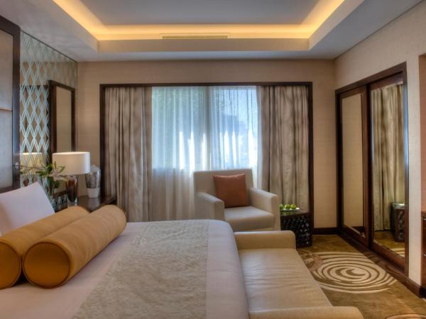 Crowne Plaza Dubai Deira, an IHG Hotel : photo 2 de la chambre suite présidentielle avec lit king-size - fumeurs