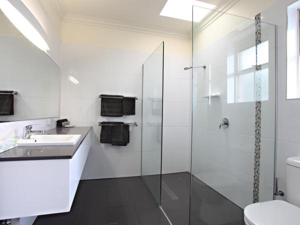 Coopers Colonial Motel : photo 8 de la chambre chambre familiale