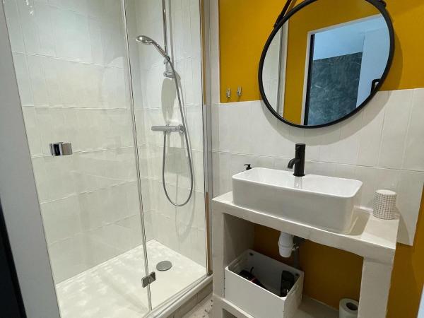 L'Annexe Amiens : photo 6 de la chambre chambre double avec salle de bains privative