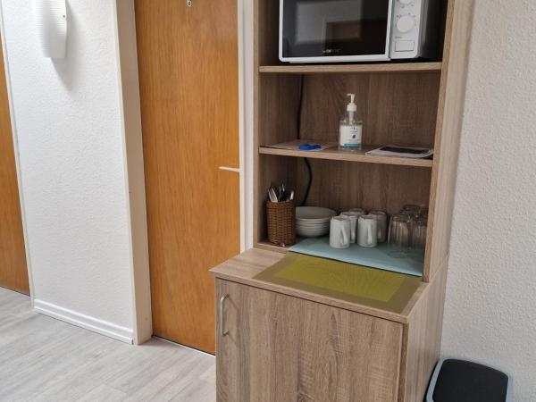 Hotel Ladage : photo 5 de la chambre chambre simple avec toilettes et douche communes