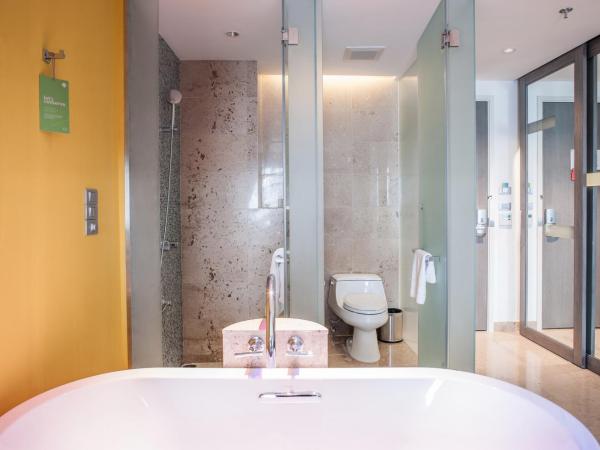 LiT BANGKOK Hotel : photo 5 de la chambre chambre double extra Éclat