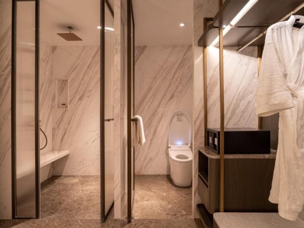 The Residency Towers : photo 4 de la chambre club 2 bay suite with complementary - lounge access (high tea & happy hours), 4 pieces laundry per day and two-way airport transfers