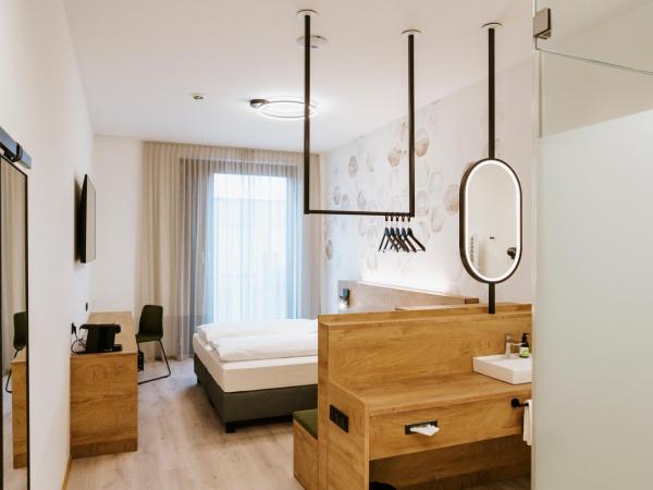 BEE GREEN Linz Self-Check-in-Hotel : photo 6 de la chambre chambre double