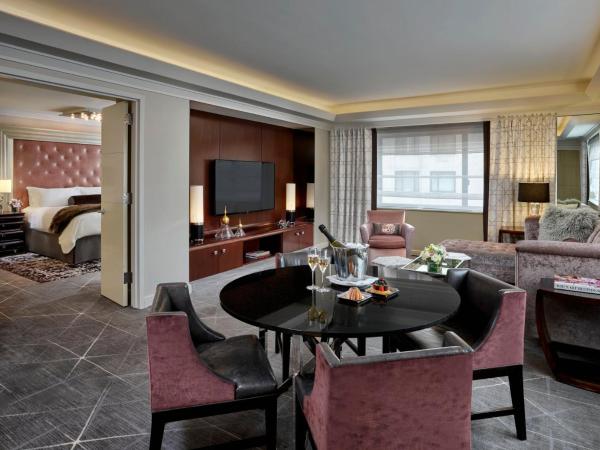 Loews Regency New York Hotel : photo 4 de la chambre suite glamour