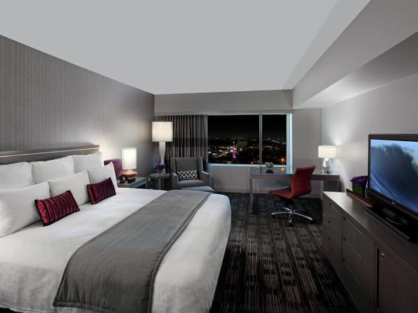 Loews Hollywood Hotel : photo 1 de la chambre chambre lit king-size standard pour personnes à mobilité réduite