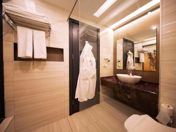 Sey Beach Hotel & Spa : photo 1 de la chambre chambre triple