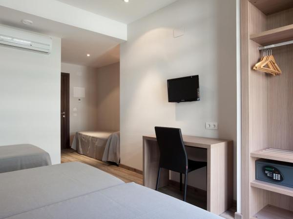 Hostal Centric : photo 8 de la chambre chambre quadruple