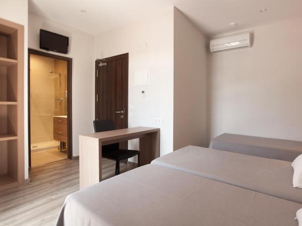 Hostal Centric : photo 7 de la chambre chambre triple