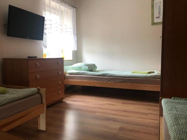 Piątka noclegi- Łódź : photo 9 de la chambre chambre lits jumeaux standard