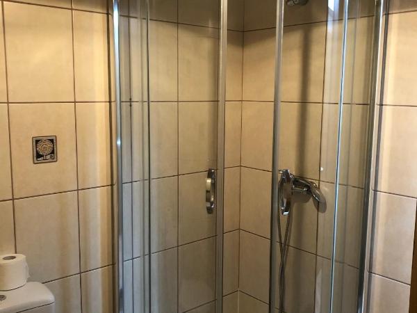 Piątka noclegi- Łódź : photo 8 de la chambre chambre lits jumeaux standard