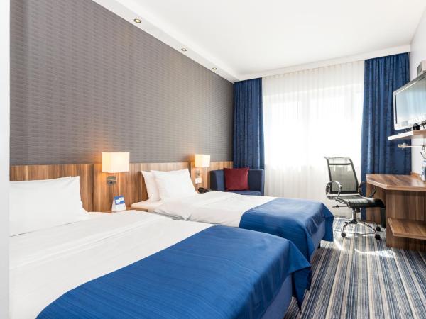 Holiday Inn Express Bremen Airport, an IHG Hotel : photo 1 de la chambre chambre lits jumeaux standard