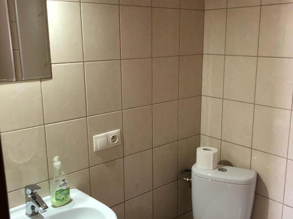 Piątka noclegi- Łódź : photo 5 de la chambre chambre quadruple avec salle de bains