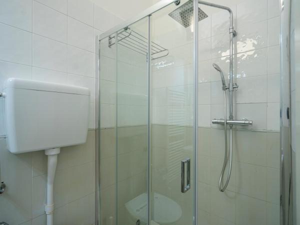 Hotel Bianca Vela : photo 8 de la chambre chambre triple avec douche