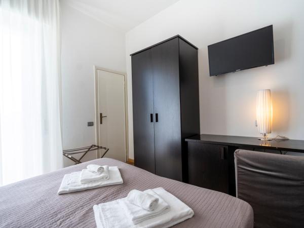 Hotel Bianca Vela : photo 6 de la chambre chambre triple avec douche