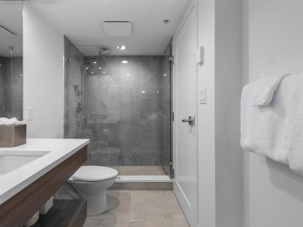 West Coast Suites at UBC : photo 10 de la chambre suite lit king-size