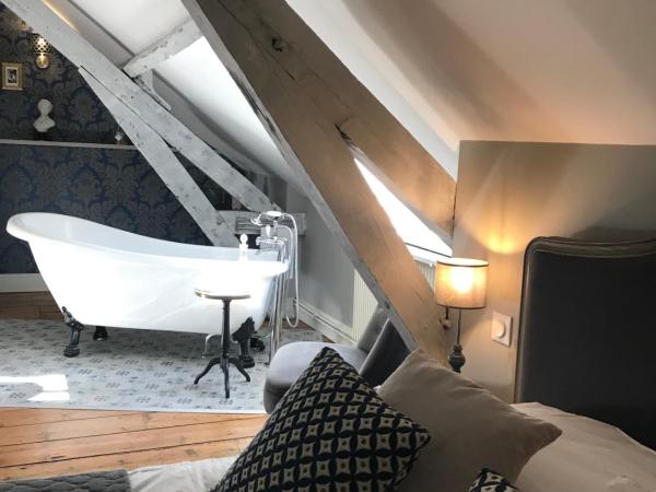 Chambres d'hôtes du château : photo 2 de la chambre chambre double deluxe avec baignoire