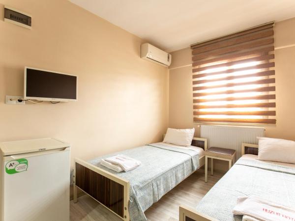 Beyoglu Huzur Hotel : photo 3 de la chambre chambre double ou lits jumeaux avec salle de bains privative