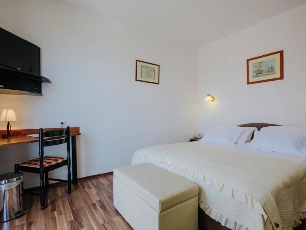 Hotel Vila Tina : photo 10 de la chambre chambre double ou lits jumeaux standard avec balcon