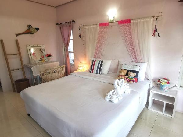 Prathana Garden Beach Resort : photo 1 de la chambre bungalow supérieur