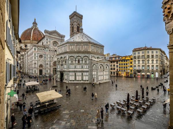 B&B Cerretani Palace : photo 1 de la chambre chambre double ou lits jumeaux - vue sur ville