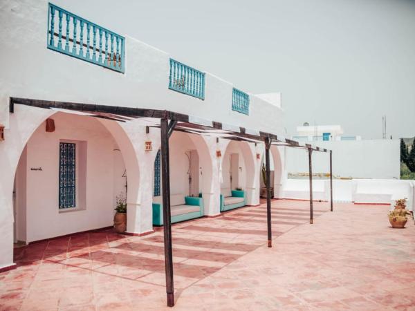 DAR BELDI : photo 6 de la chambre chambre lit king-size - vue sur piscine 