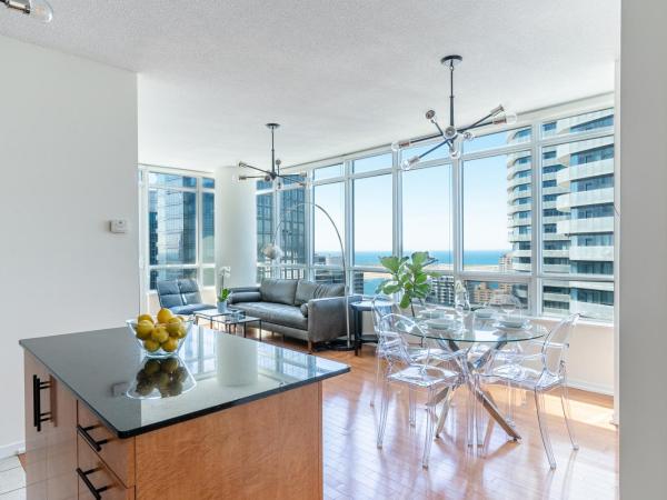 Beautiful Modern Toronto Luxurious Scotiabank Arena : photo 1 de la chambre appartement - vue sur lac