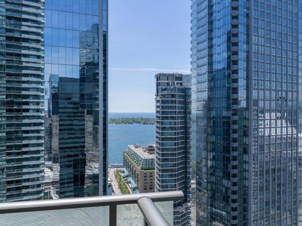 Beautiful Modern Toronto Luxurious Scotiabank Arena : photo 10 de la chambre appartement - vue sur lac