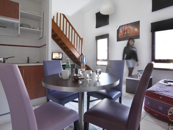 Adonis Carcassonne : photo 6 de la chambre appartement en duplex